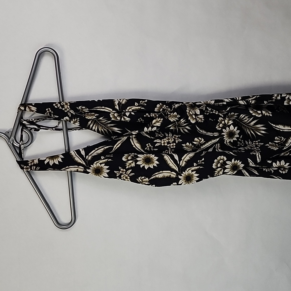 Janette medium dress. Tie in the back.